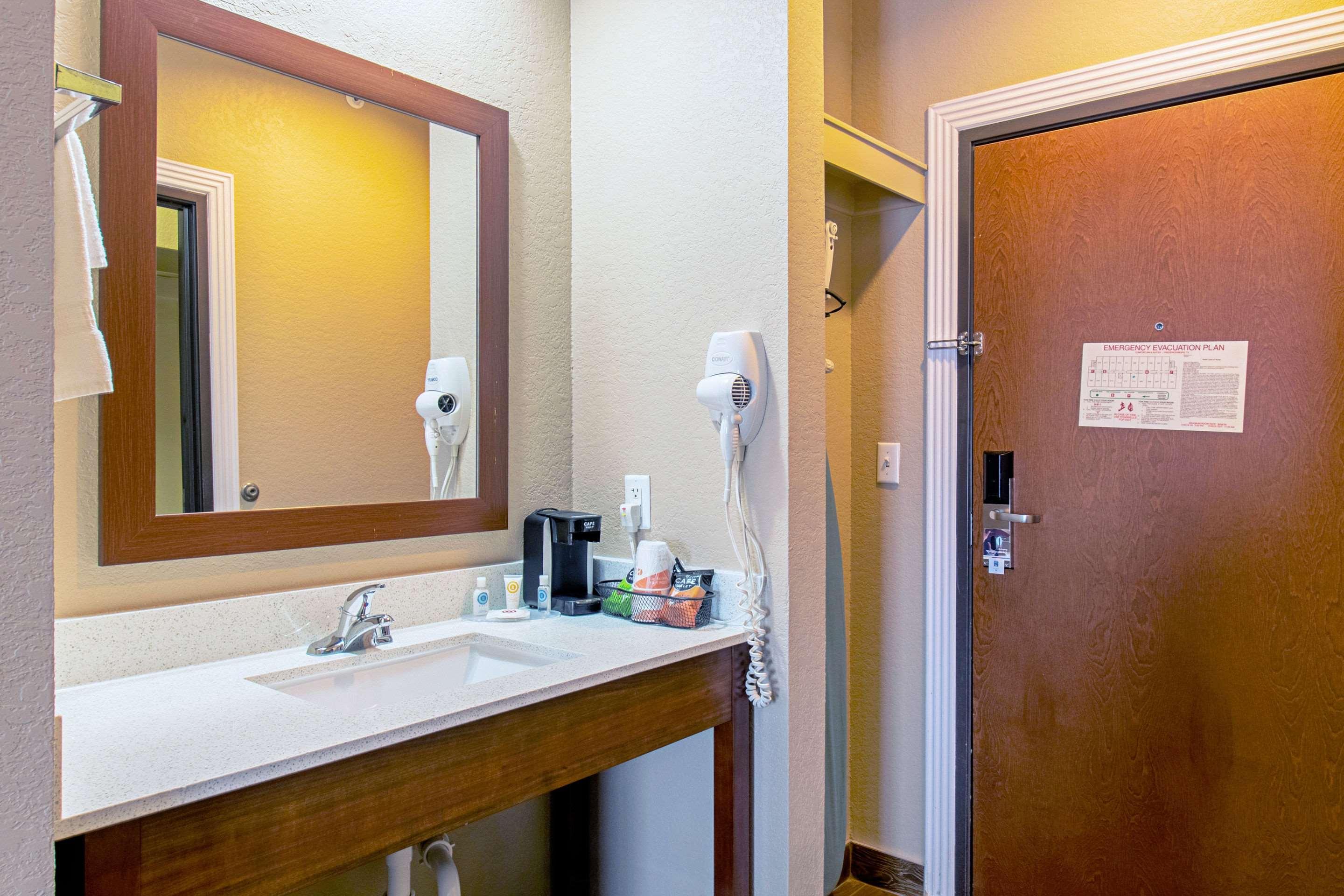 Comfort Inn & Suites And Suites Fredericksburg Eksteriør bilde